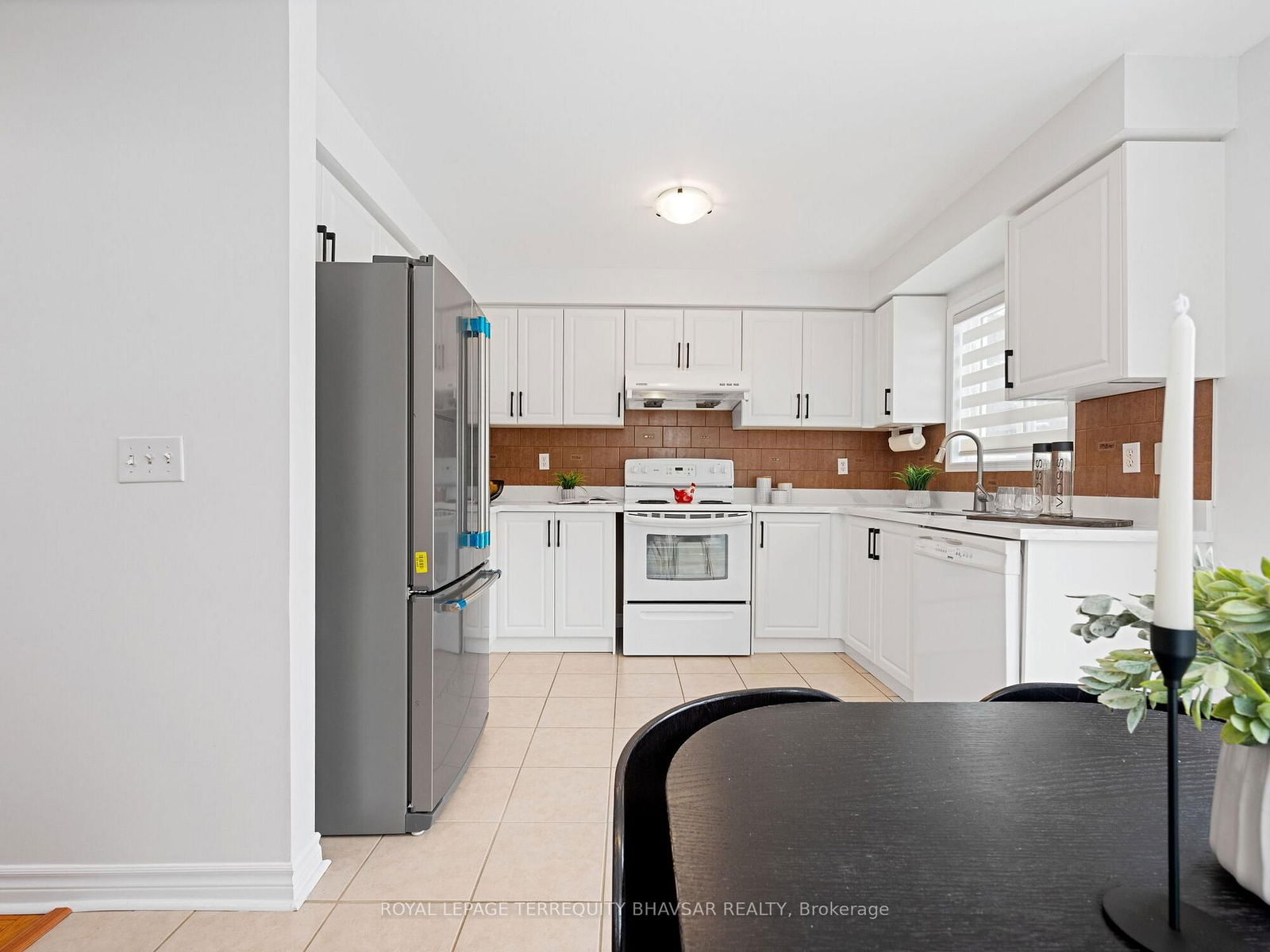 5030 Heatherleigh Ave, unit 201 for sale