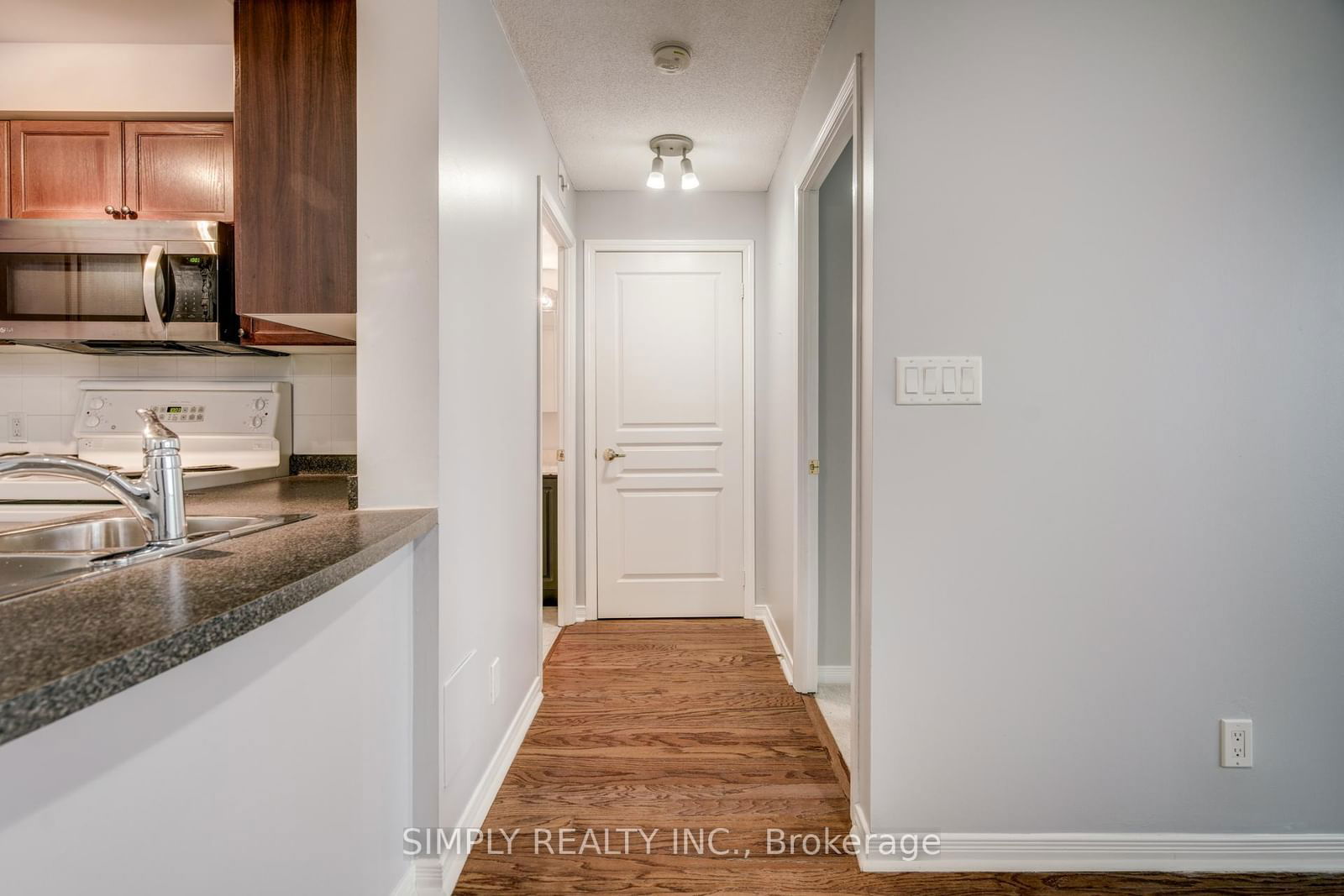 4879 Kimbermount Ave, unit PH1 for sale