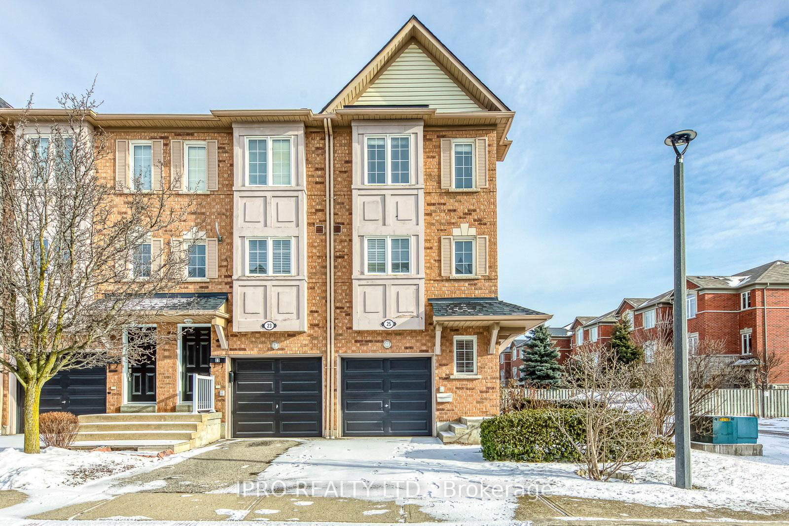 1128 Dundas St West Townhomes, Mississauga, Toronto