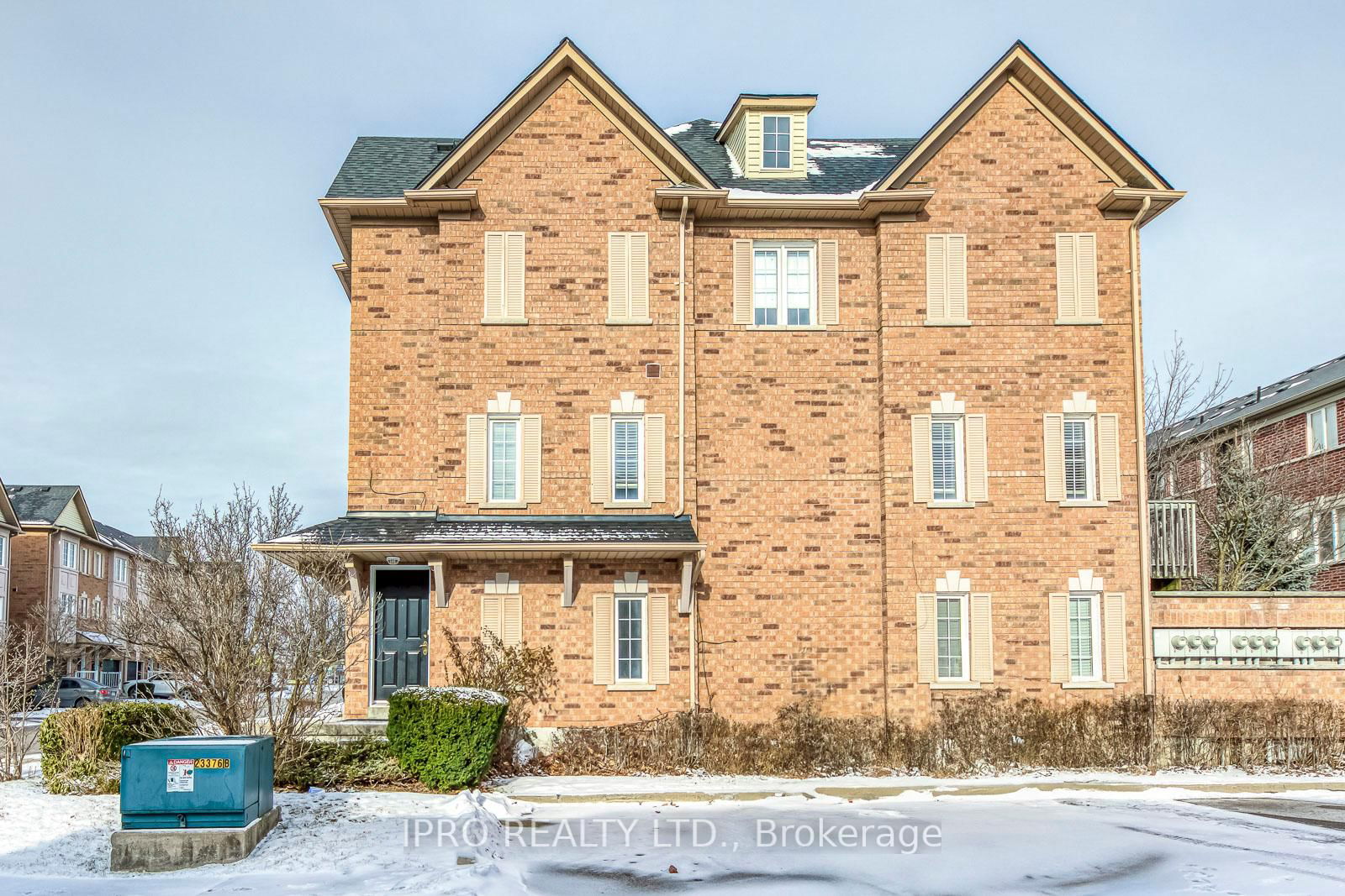 1128 Dundas St West Townhomes, Mississauga, Toronto