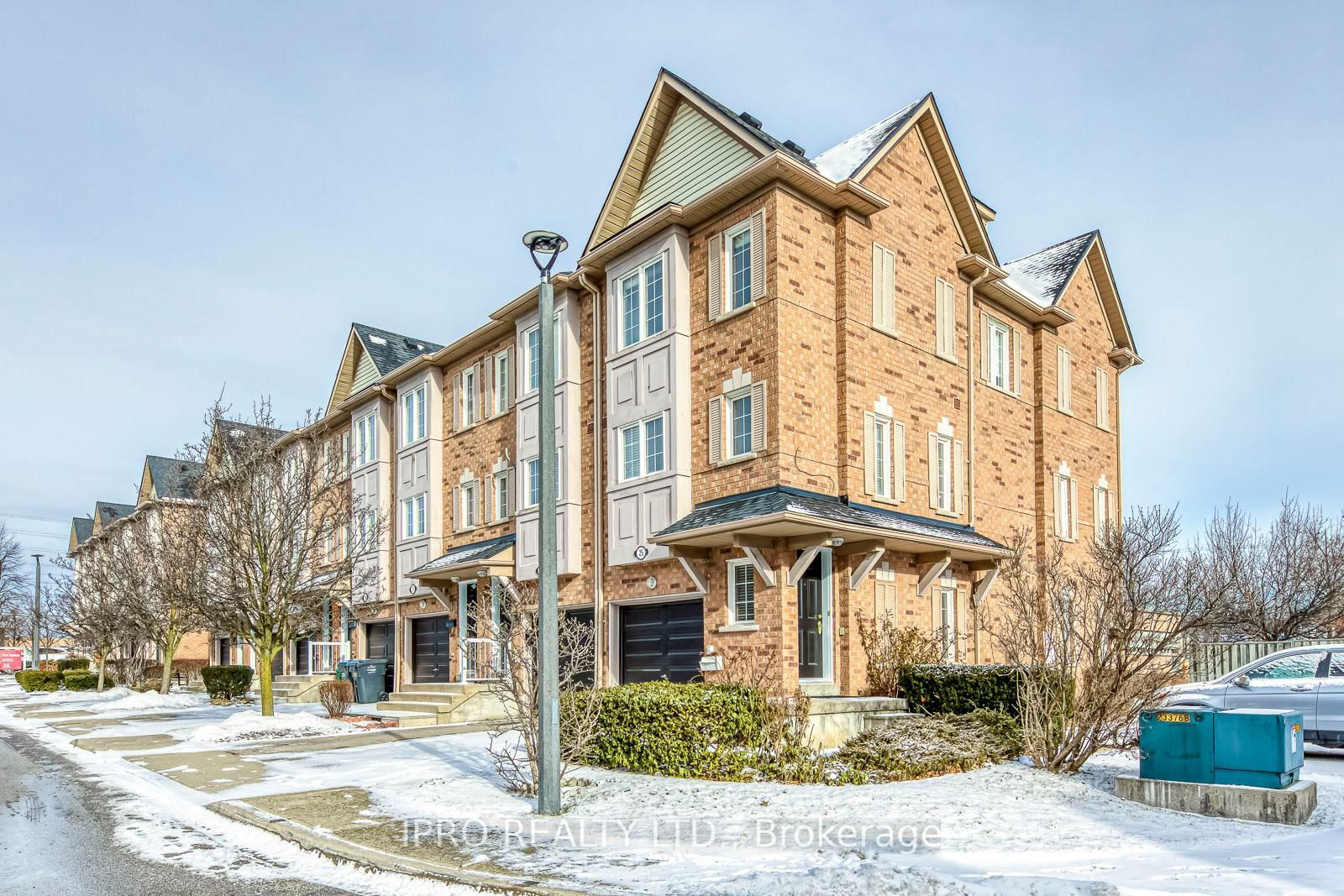 1128 Dundas St West Townhomes, Mississauga, Toronto