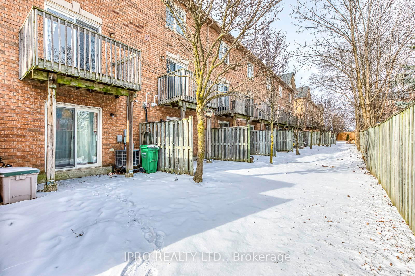 1128 Dundas St West Townhomes, Mississauga, Toronto