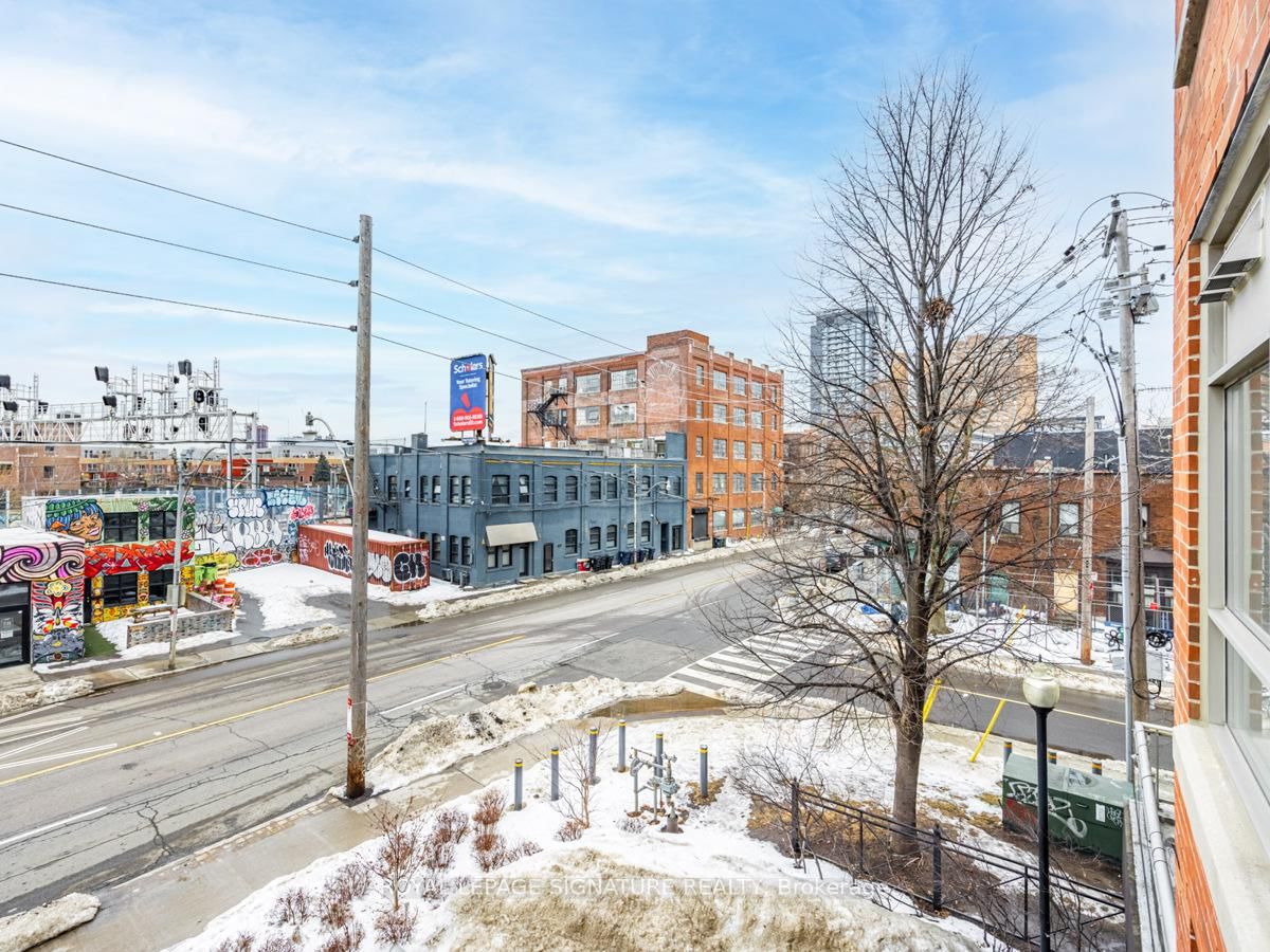 2495 Dundas St W, unit 316 for rent