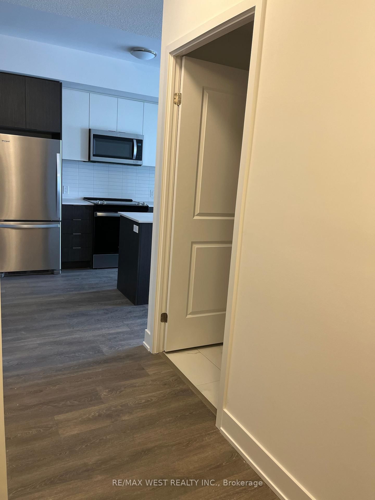 202 Burnhamthorpe Rd E, unit 706W for rent