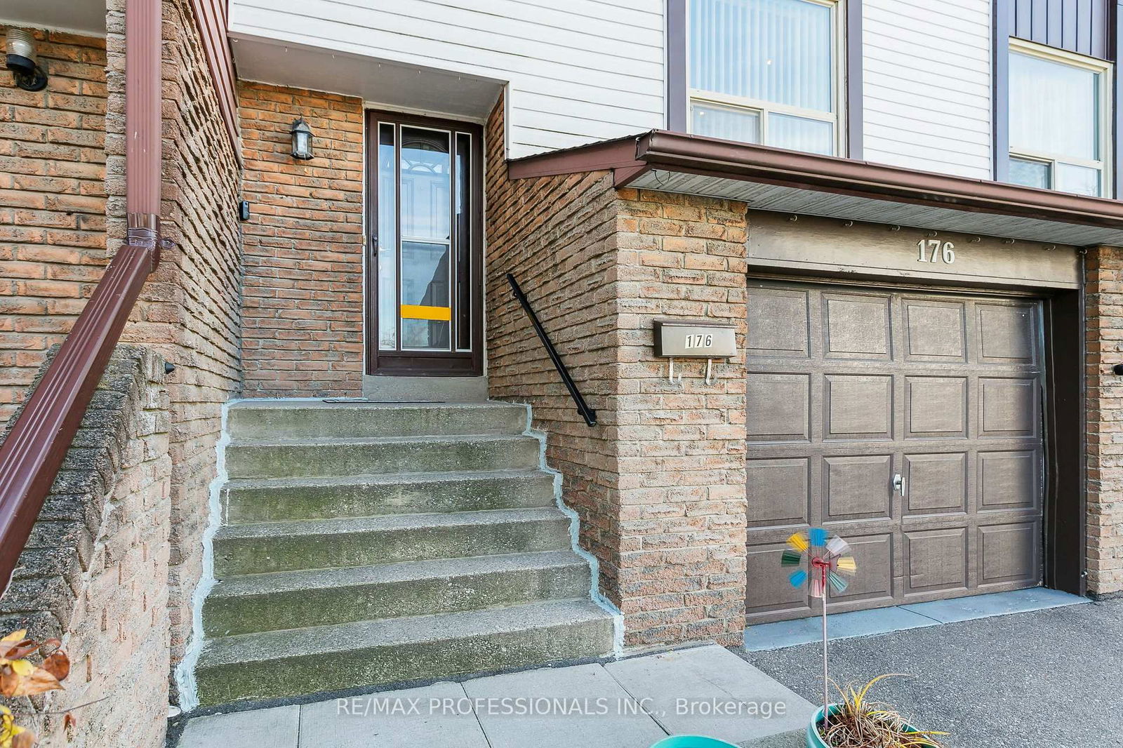 1221 Dundix Road Townhomes, Mississauga, Toronto