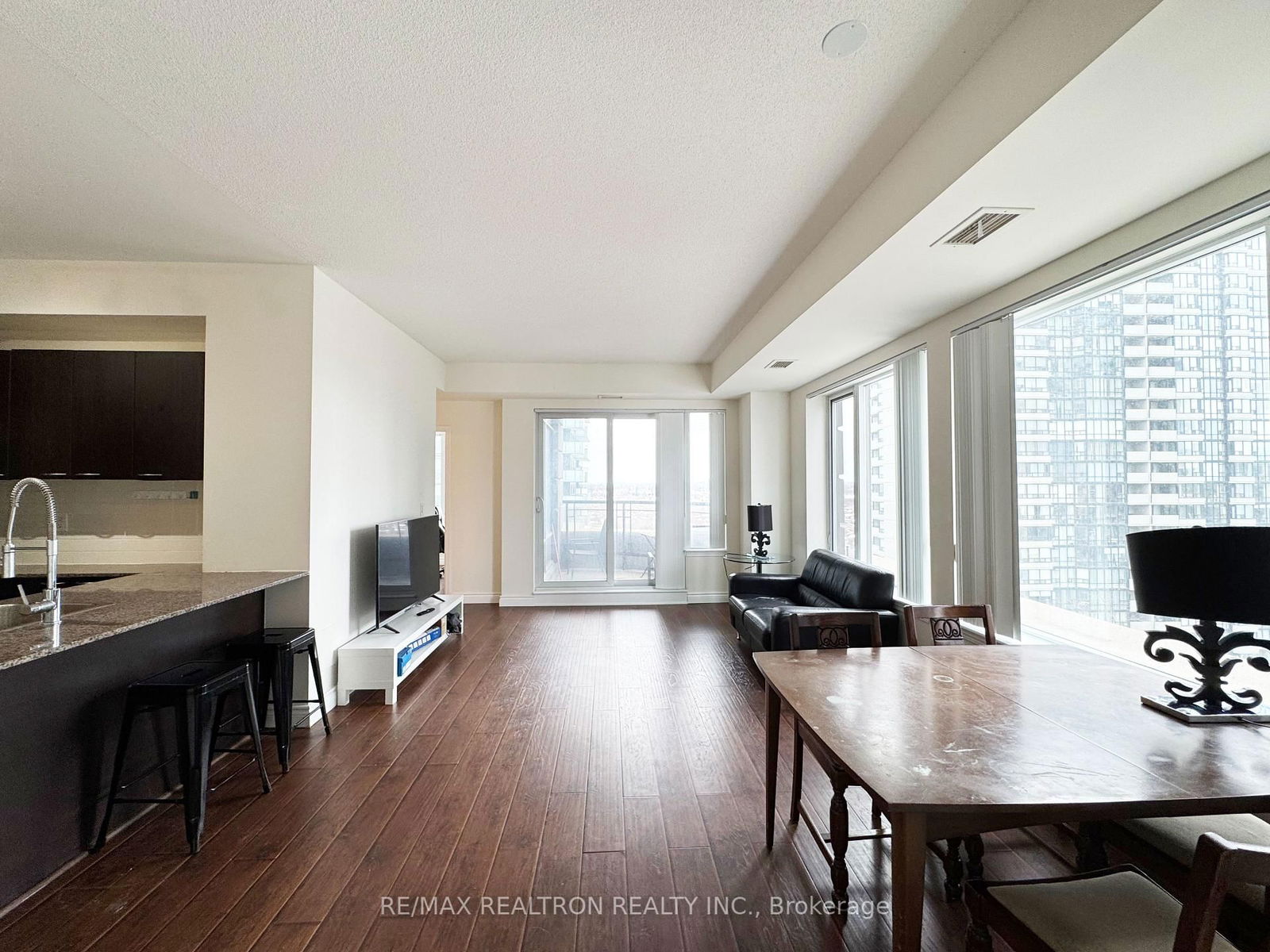 385 Prince of Wales Dr, unit 911 for rent