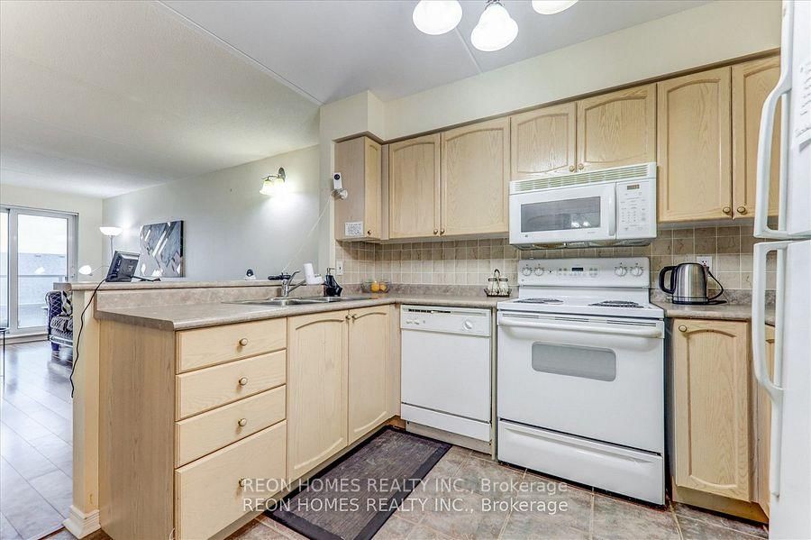 25 Via Rosedale, unit 201 for sale