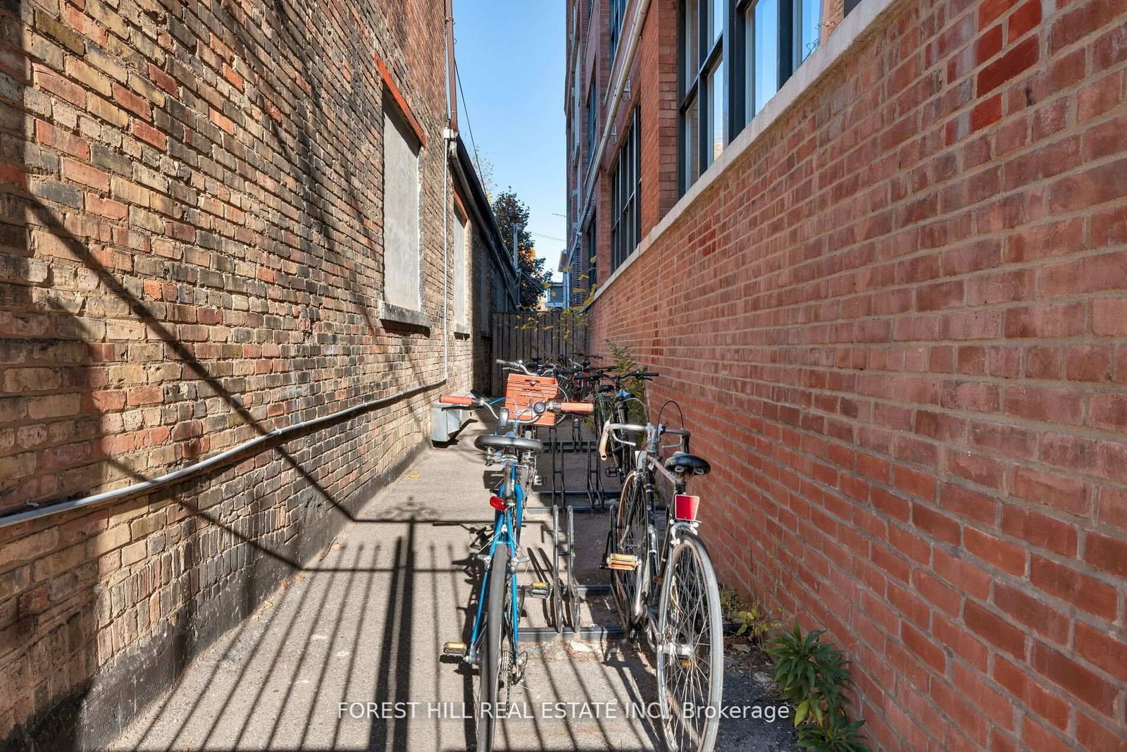 2154 Dundas St W, unit 105 for sale