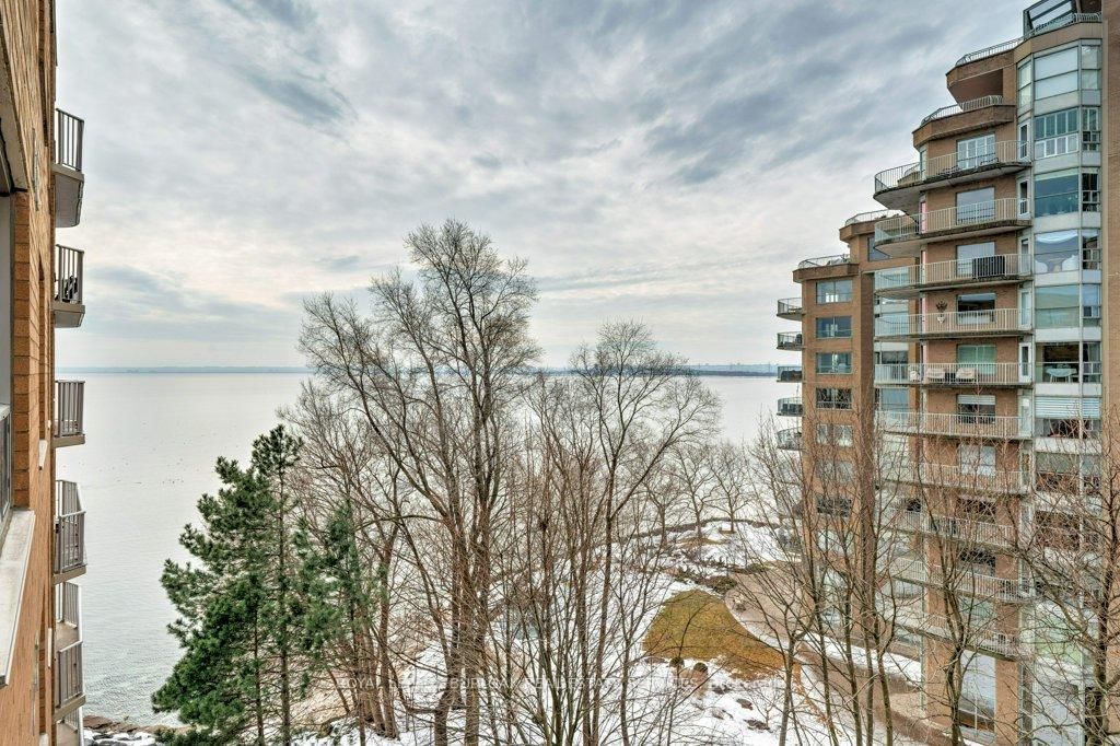 2210 Lakeshore Rd, unit 704 for sale