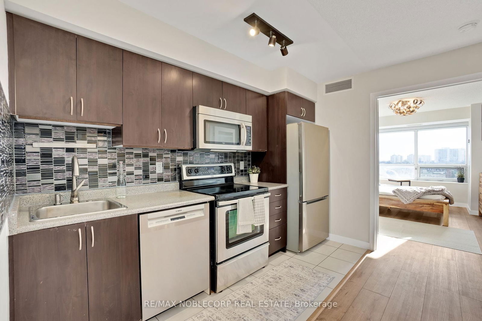 61 Heintzman St S, unit 914 for sale