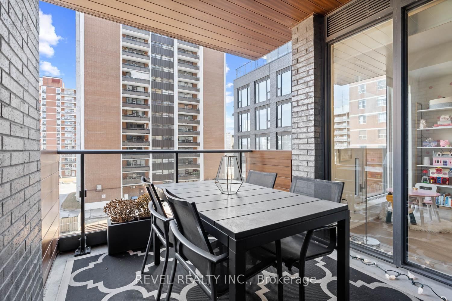 21 Park St E, unit 520 for sale