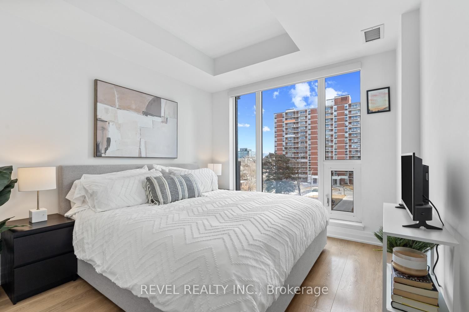 21 Park St E, unit 520 for sale