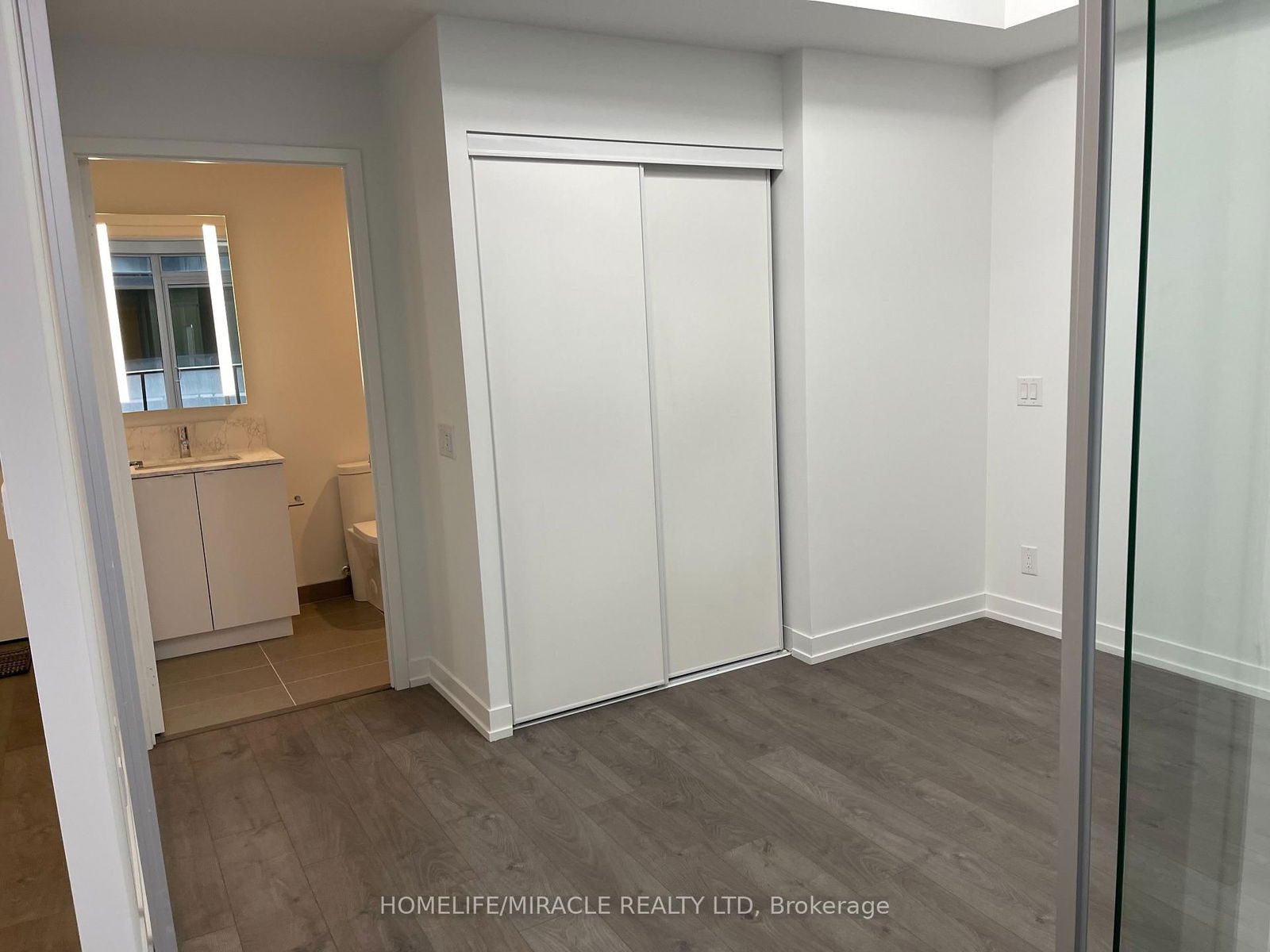 270 Dufferin St, unit 811 for rent