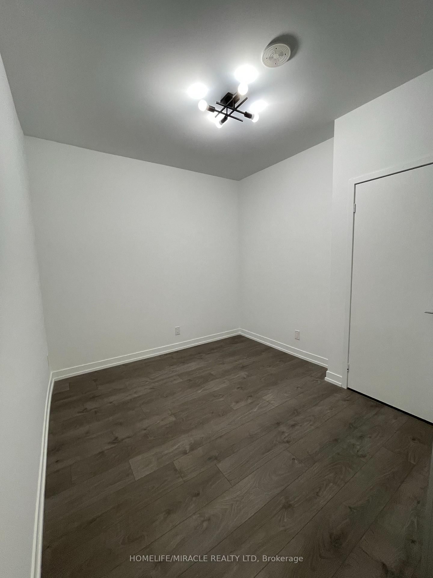 270 Dufferin St, unit 811 for rent