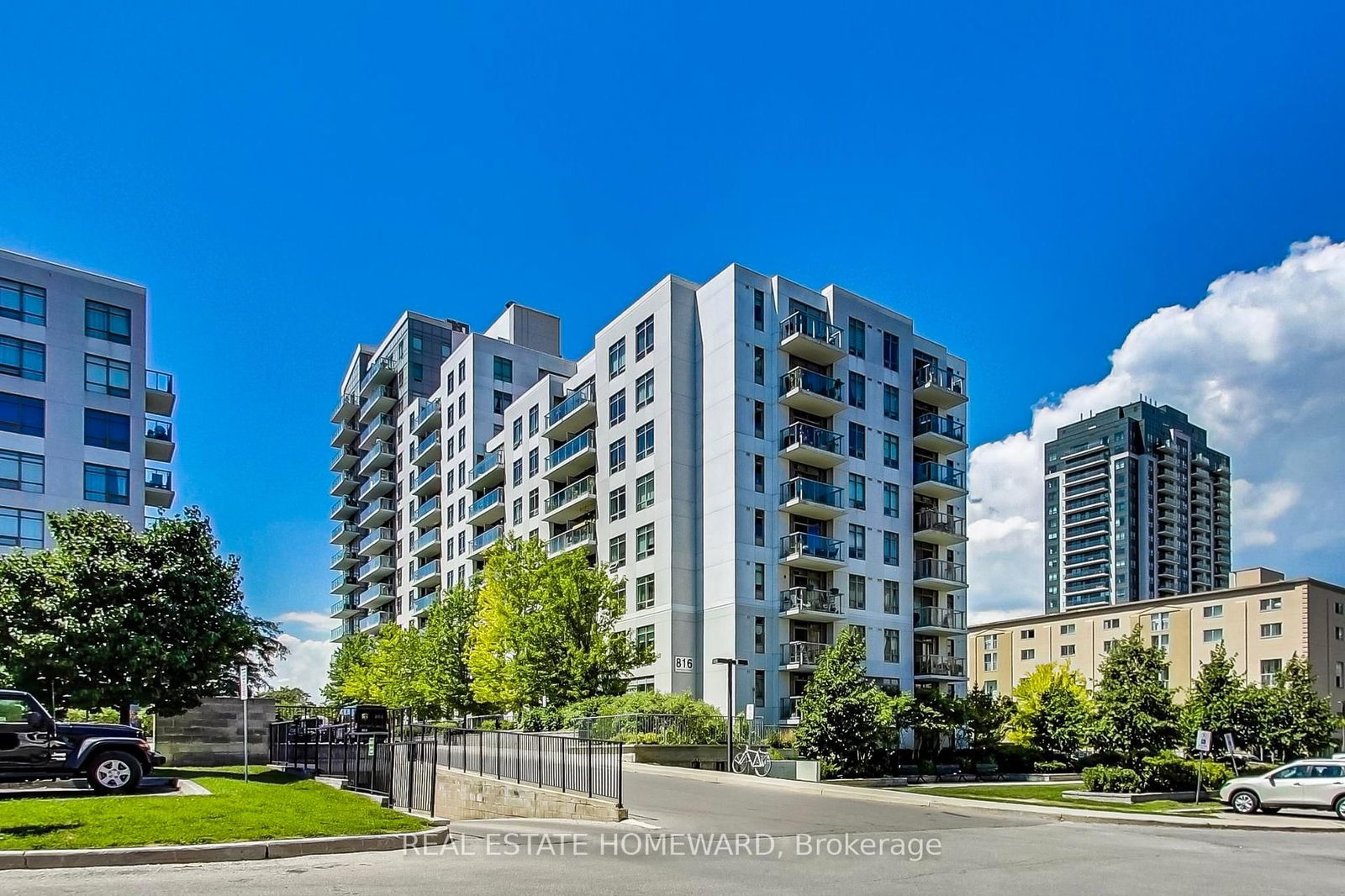 816 Lansdowne Ave, unit 406 for sale