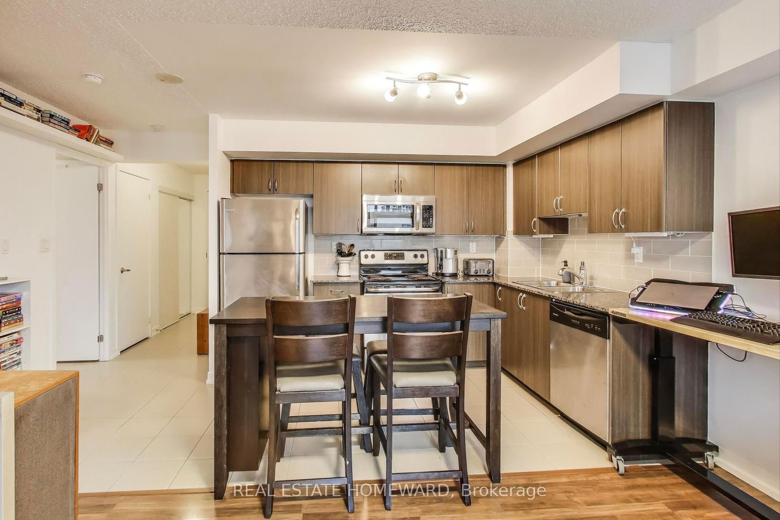 816 Lansdowne Ave, unit 406 for sale