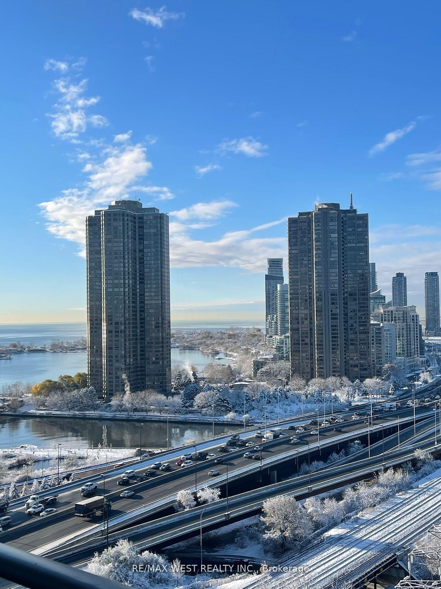 105 The Queensway Ave W, unit 1805 for rent