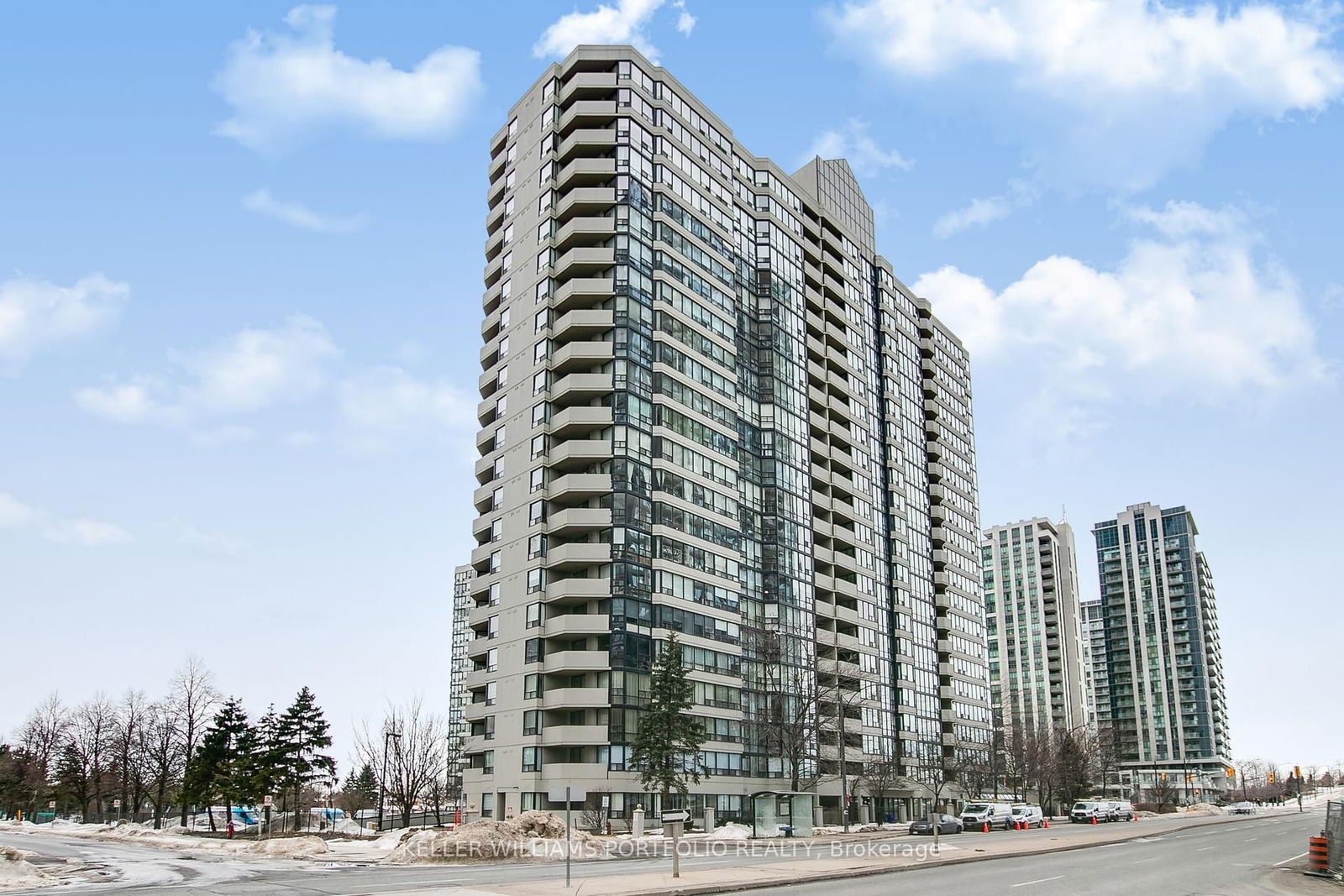 330 Rathburn Rd W, unit 1402 for sale