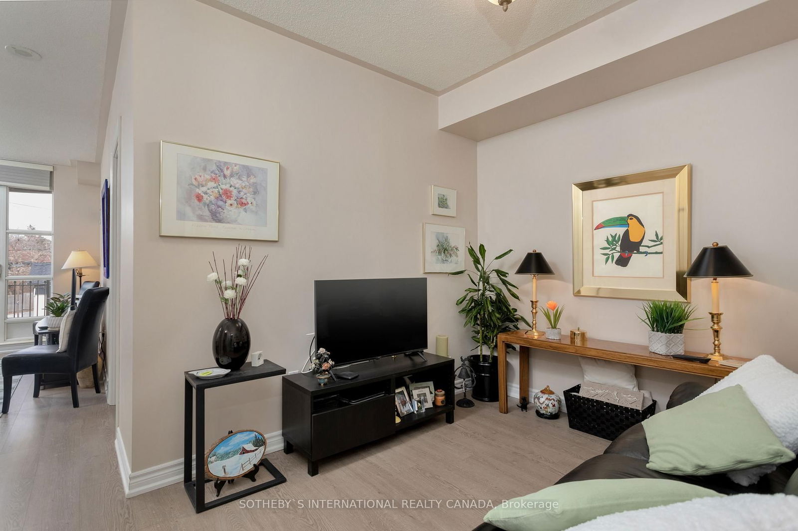 3085 Bloor St W, unit 207 for sale