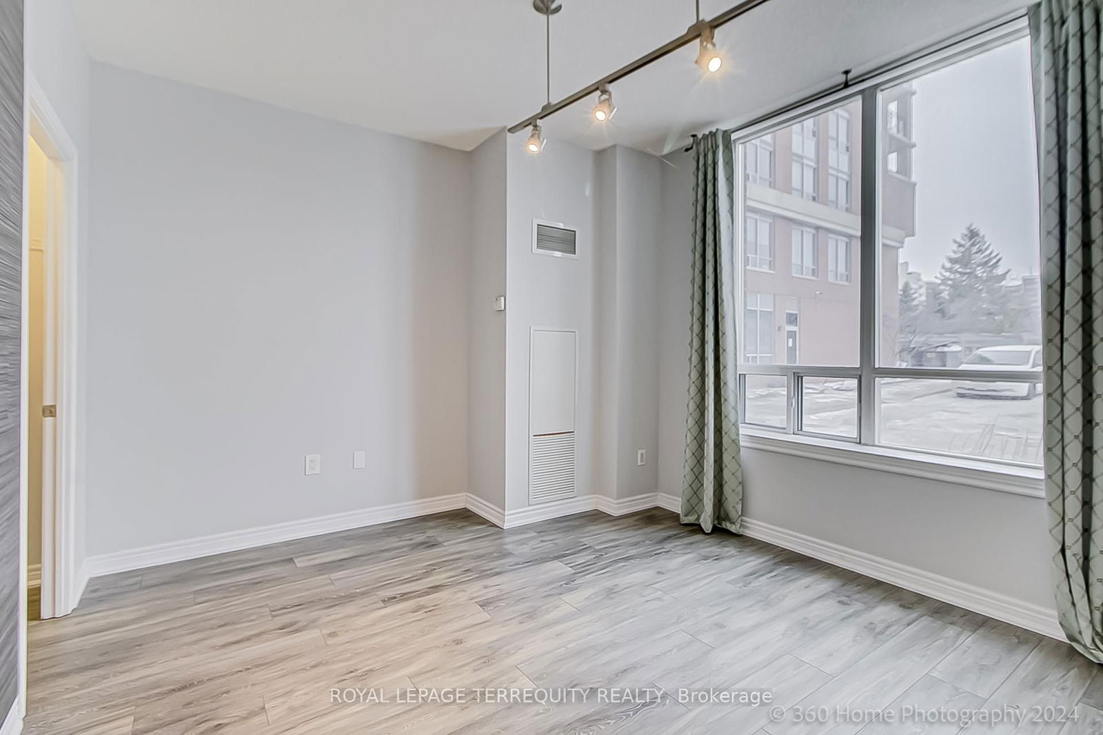 2772 Keele St, unit 101 for sale