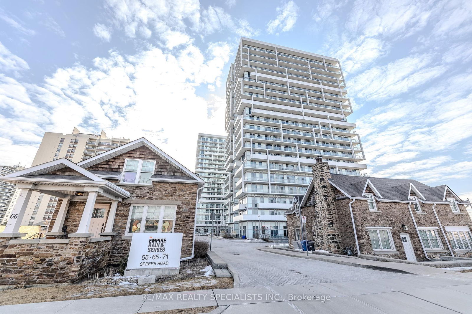 65 Speers Rd, unit 1602 for rent