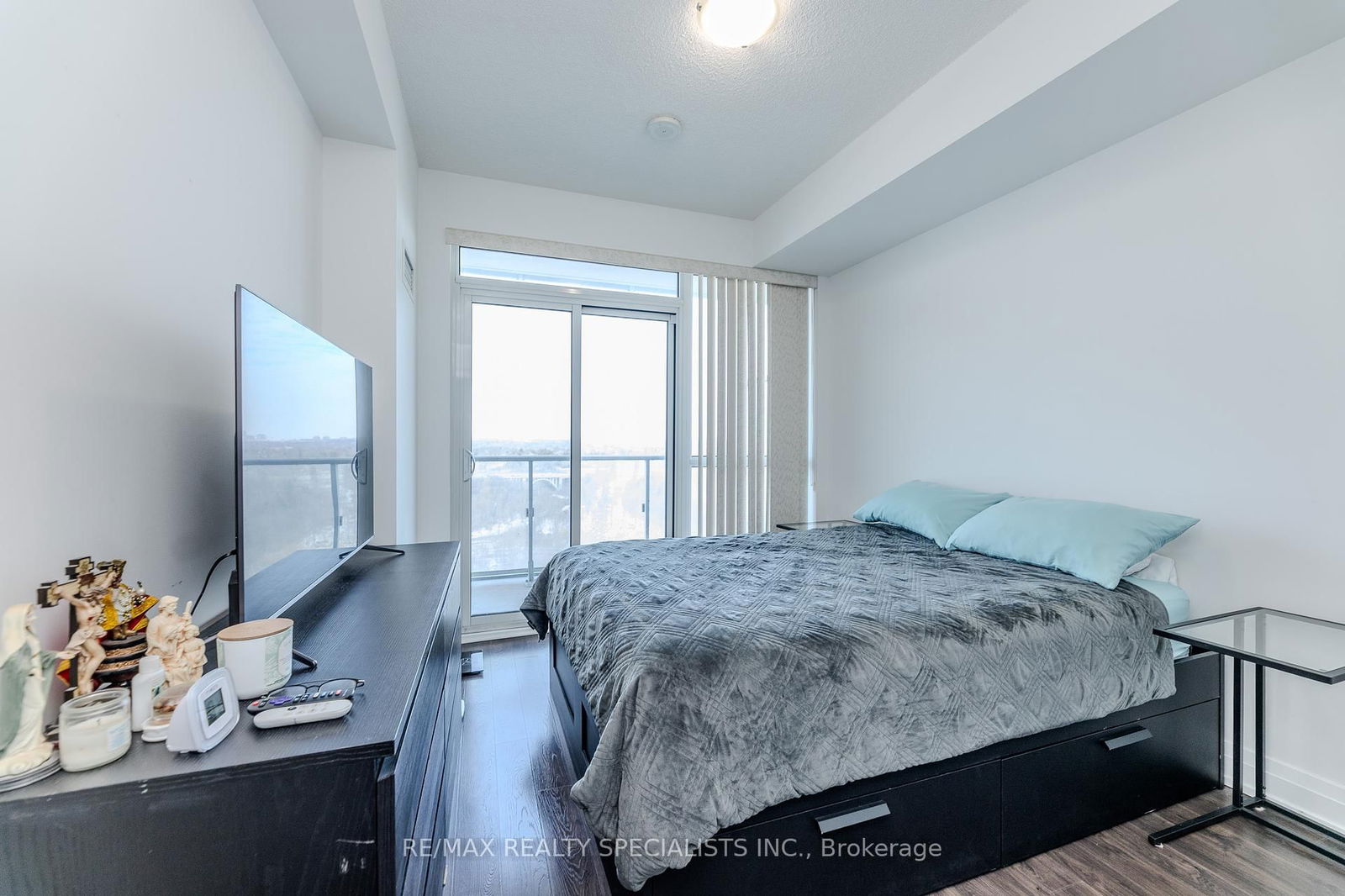 65 Speers Rd, unit 1602 for rent