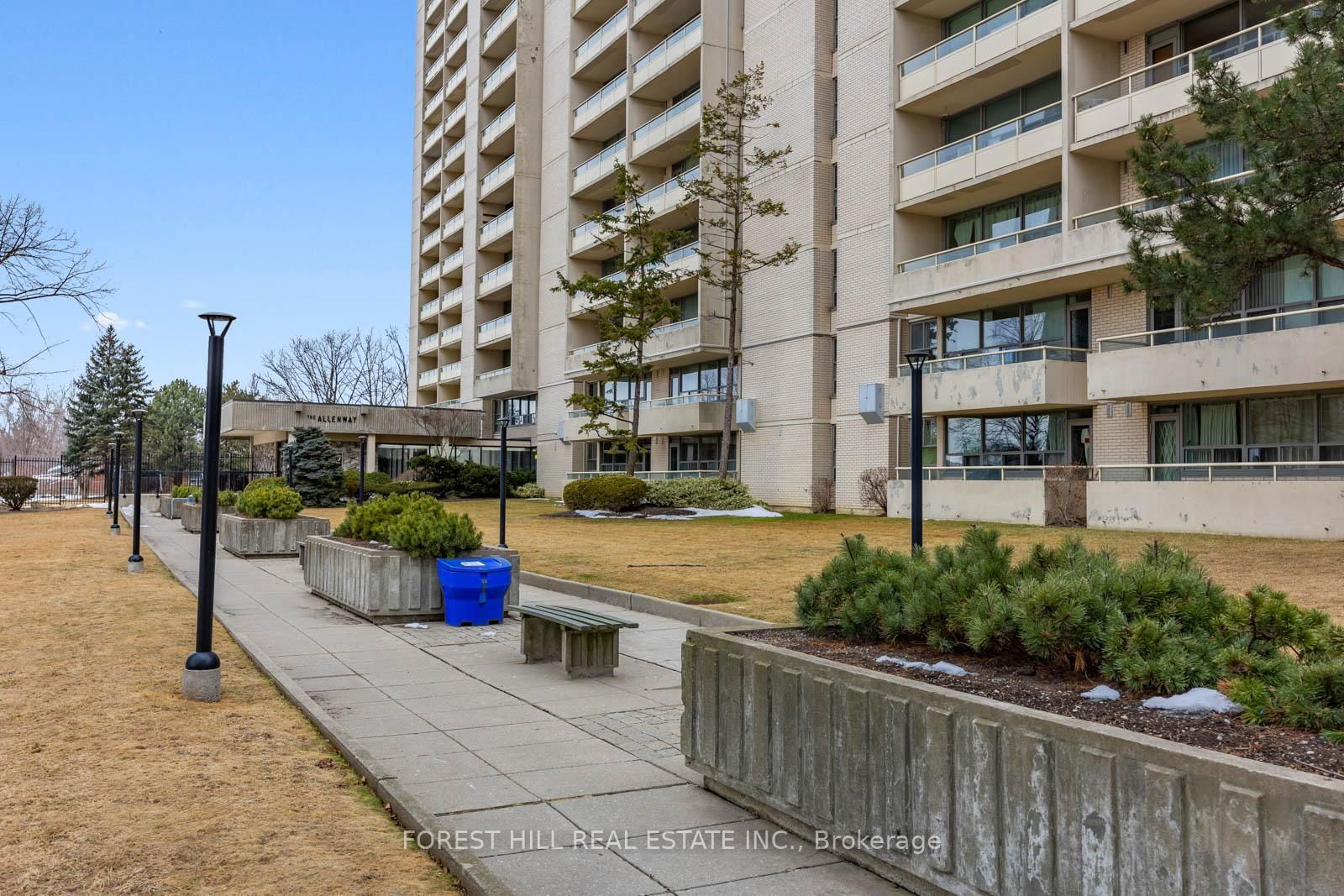 360 Ridelle Ave, unit 915 for sale