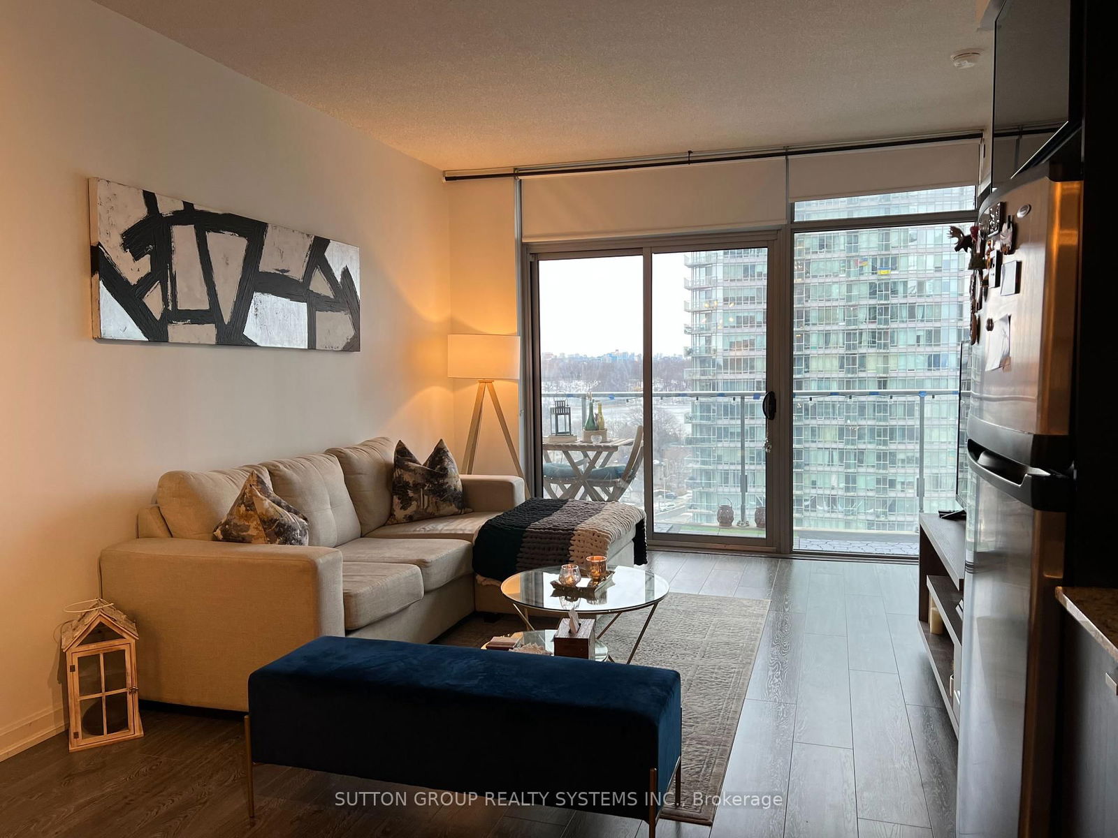 103 The Queensway, unit 1217 for rent