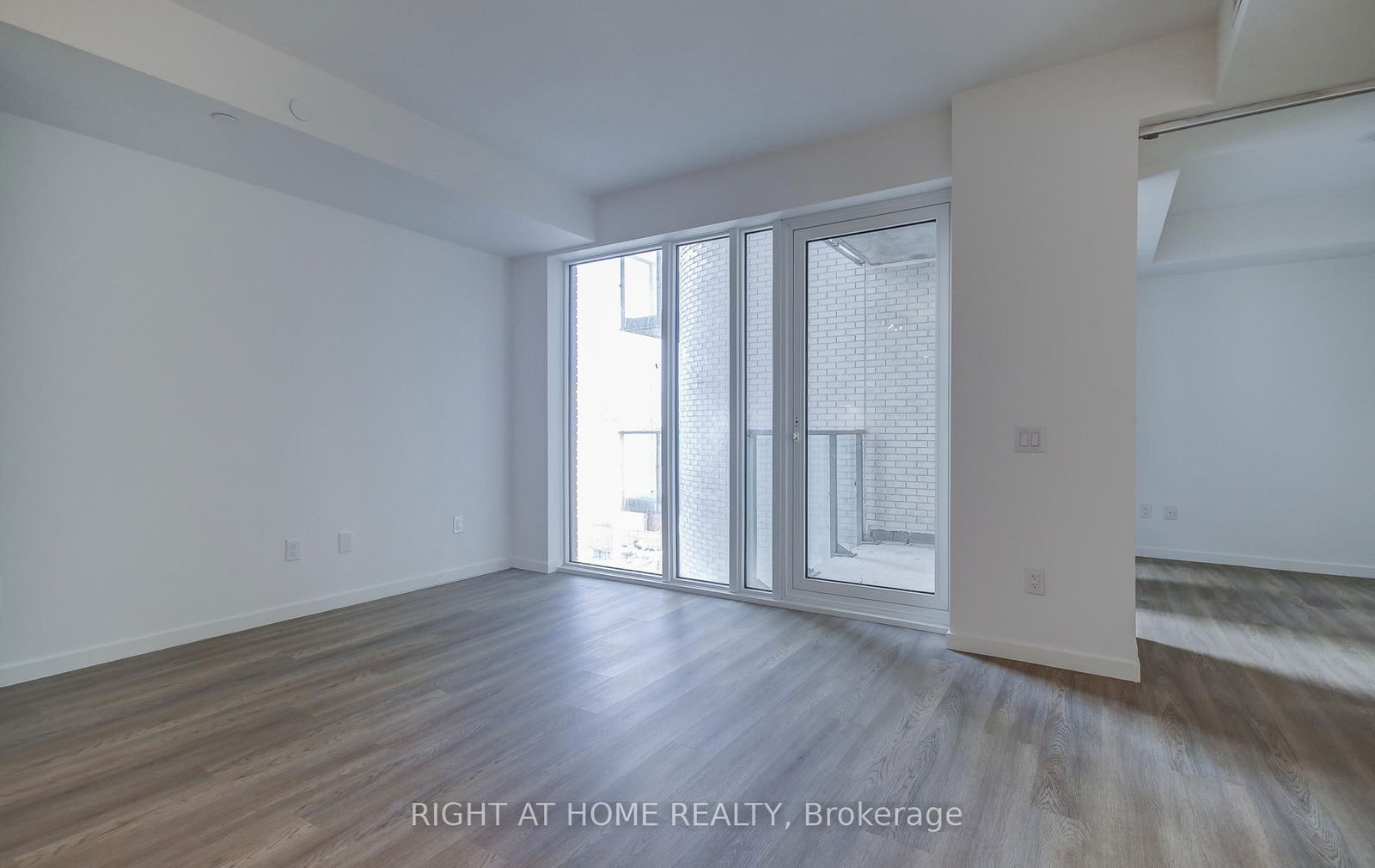 689 The Queensway, unit 304 for rent