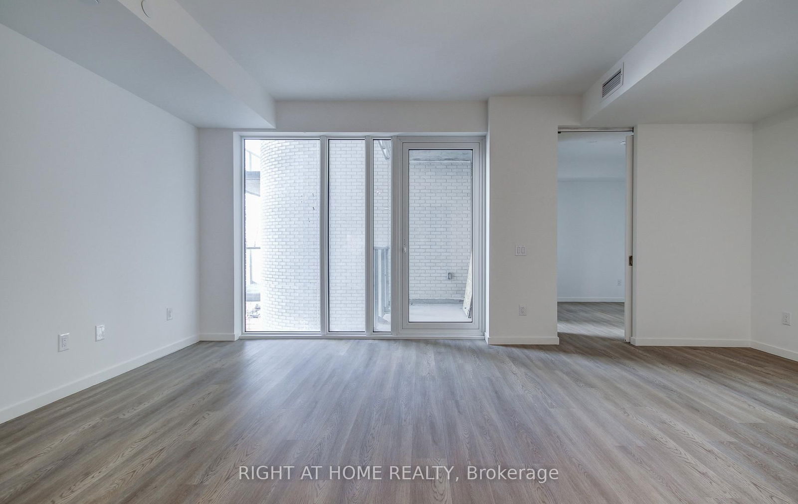 689 The Queensway, unit 304 for rent