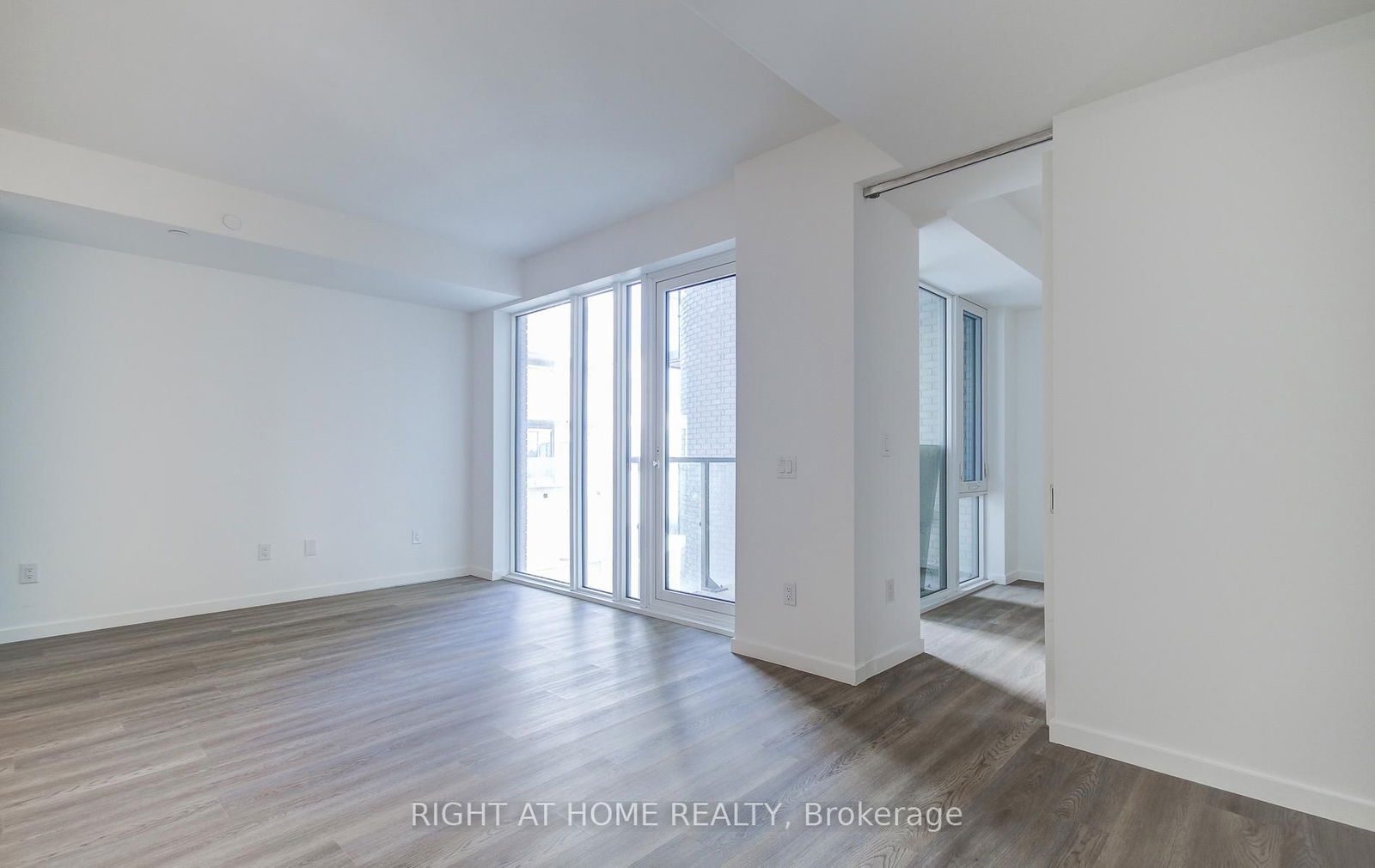 689 The Queensway, unit 304 for rent