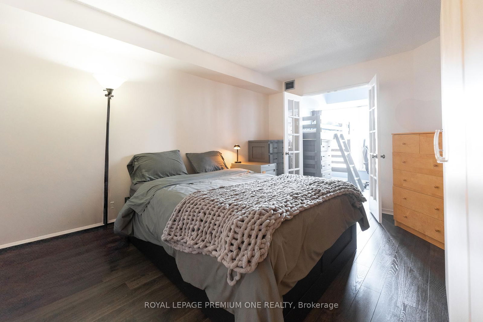 2269 Lake Shore Blvd W Blvd, unit 1104 for sale