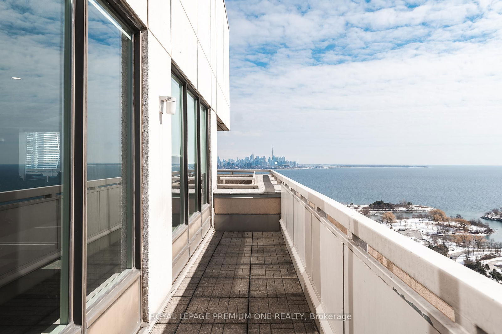 2269 Lake Shore Blvd W Blvd, unit 1104 for sale