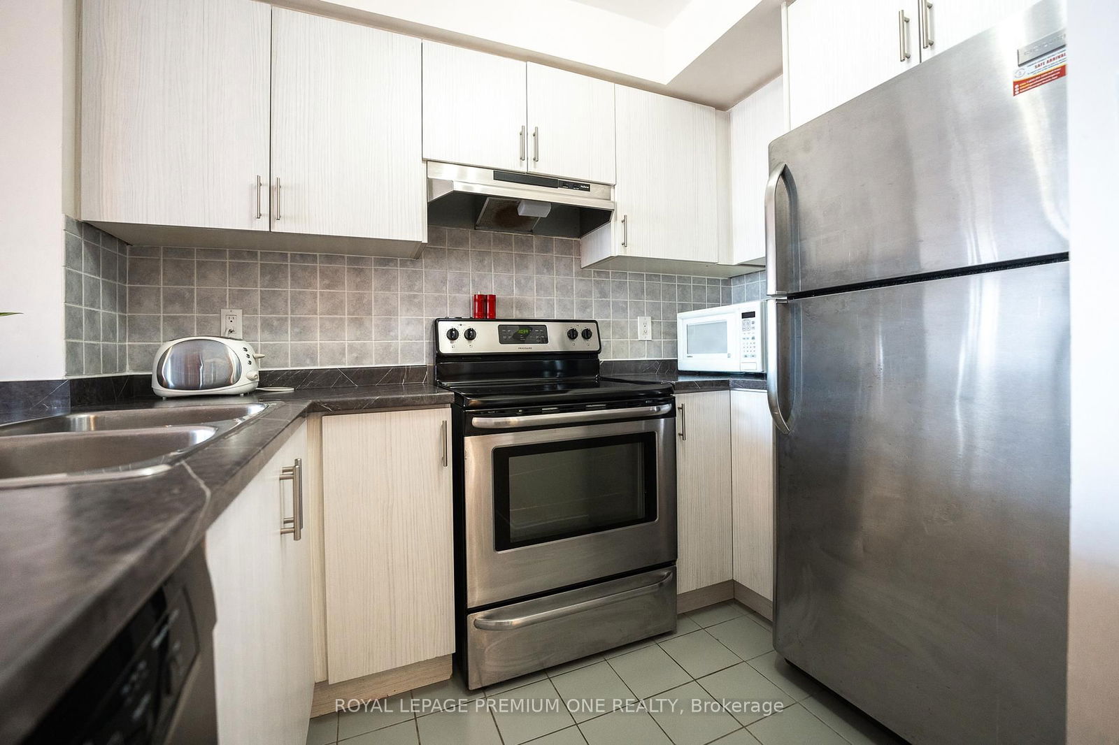 2269 Lake Shore Blvd W Blvd, unit 1104 for sale