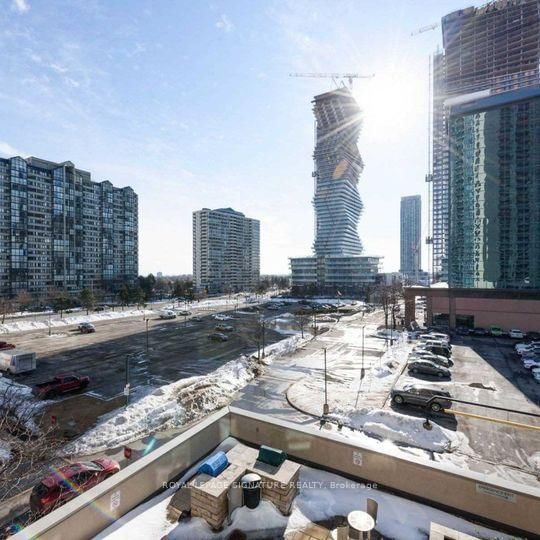 330 Burnhamthorpe Rd W, unit 401 for rent