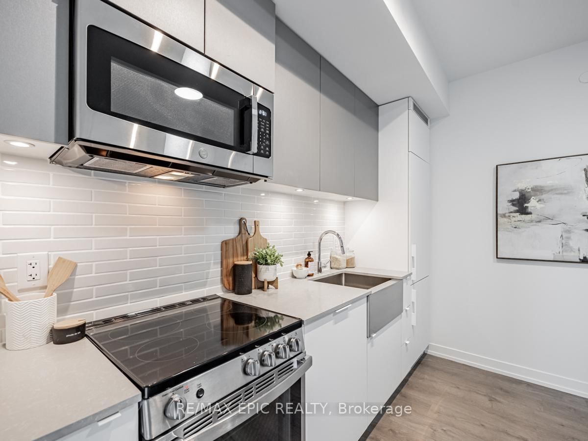 270 DUFFERIN St, unit 815 for rent