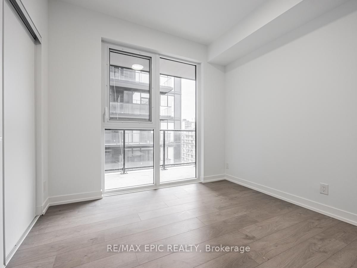 270 DUFFERIN St, unit 815 for rent