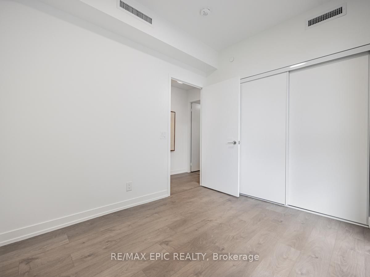 270 DUFFERIN St, unit 815 for rent