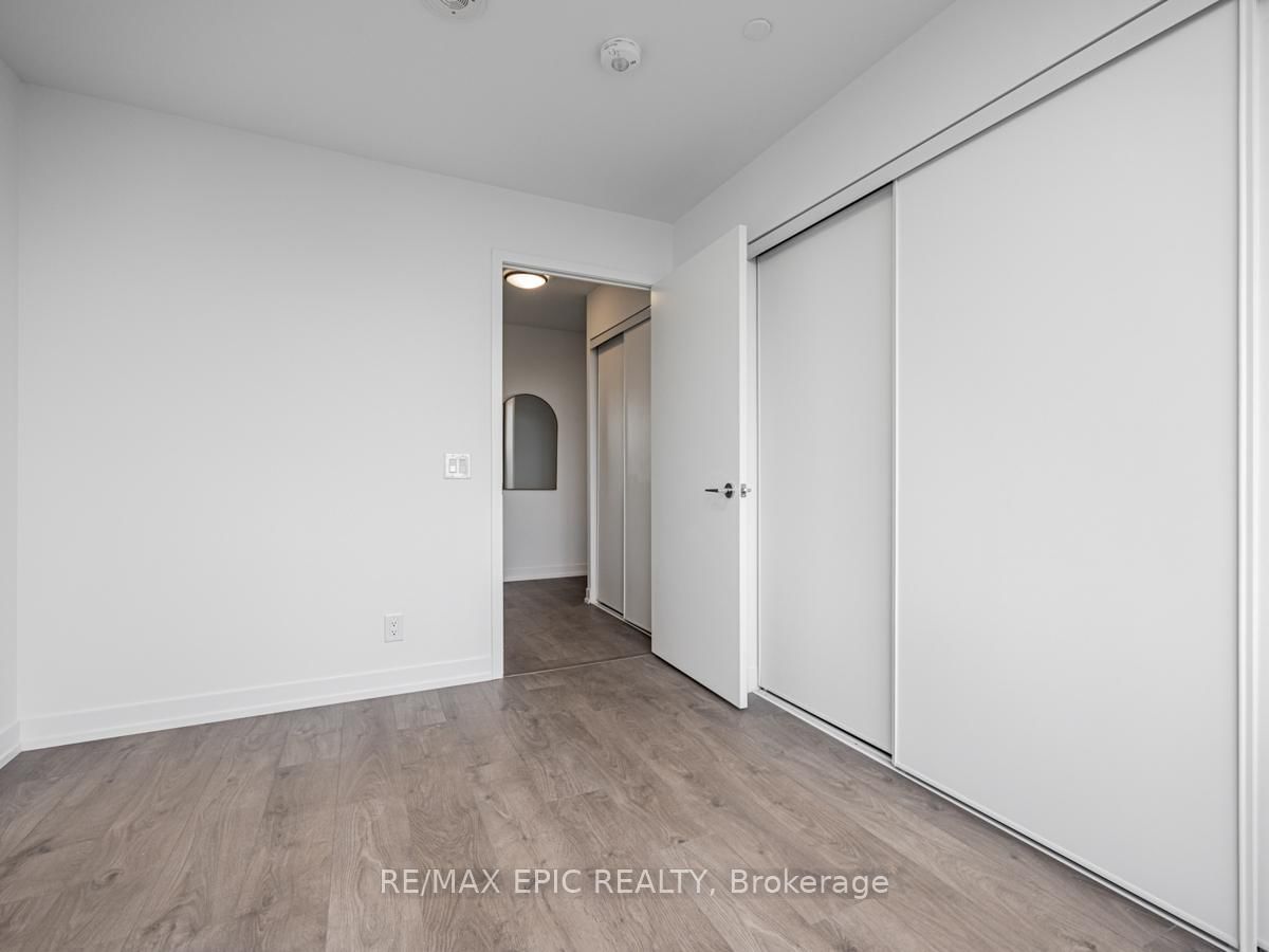 270 DUFFERIN St, unit 815 for rent