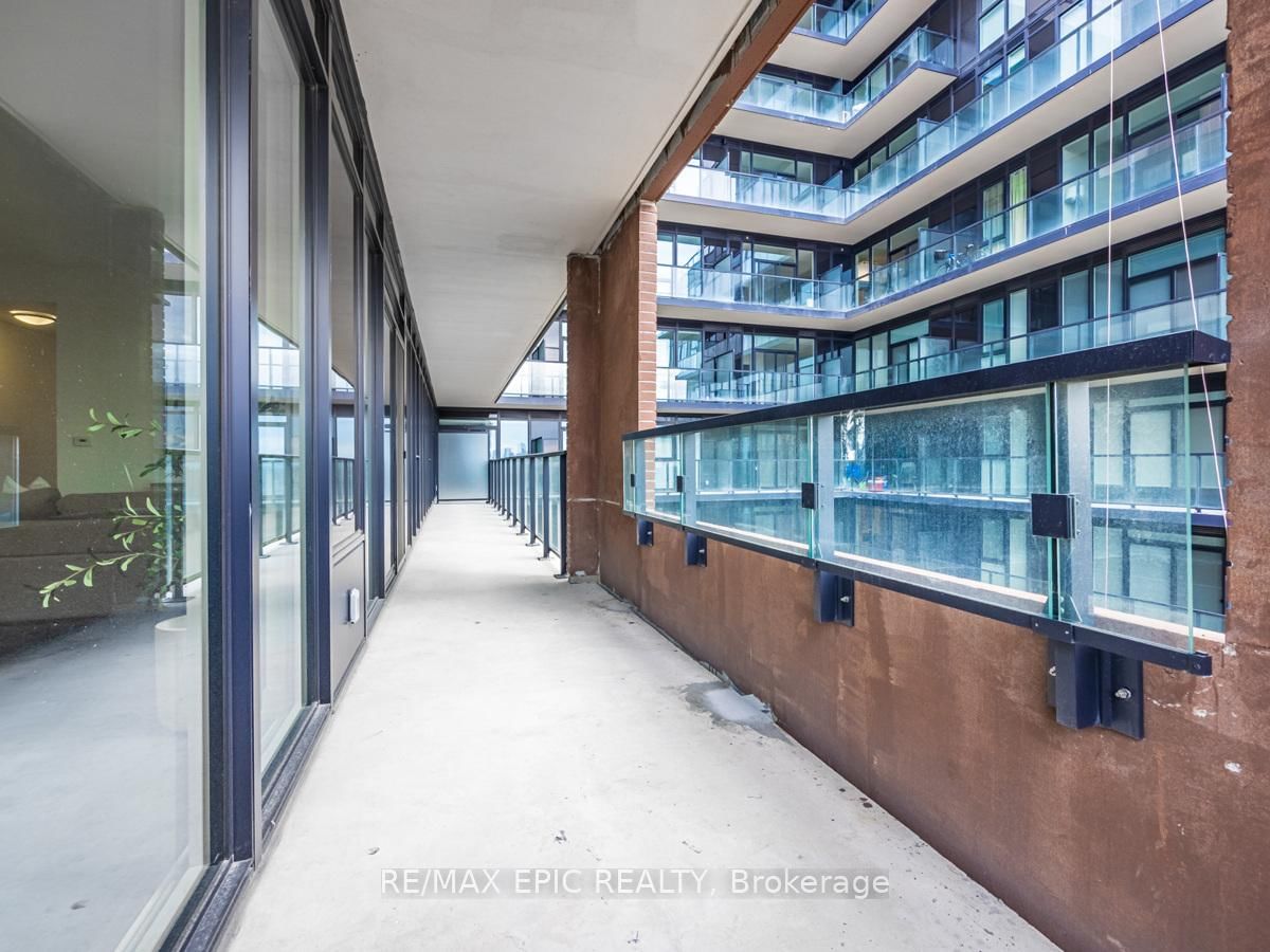 270 DUFFERIN St, unit 815 for rent