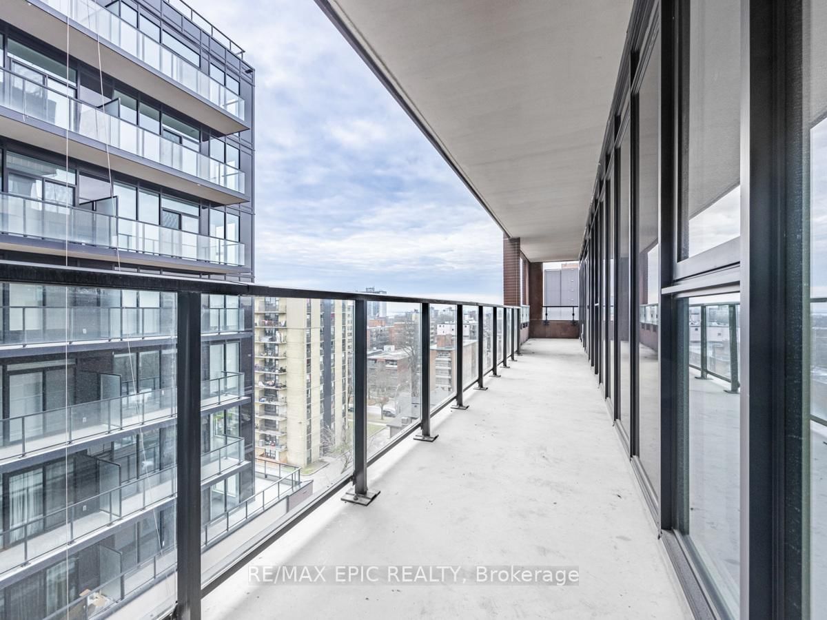 270 DUFFERIN St, unit 815 for rent