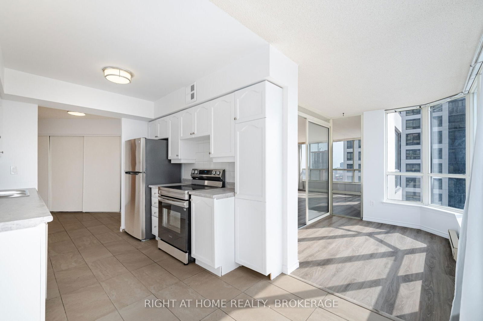 55 Elm Dr Elm Dr W, unit 1112 for sale