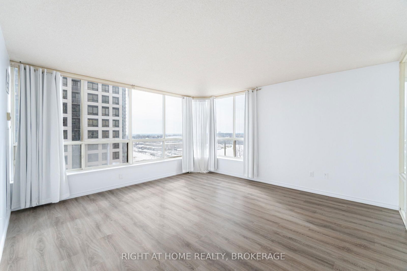 55 Elm Dr Elm Dr W, unit 1112 for sale