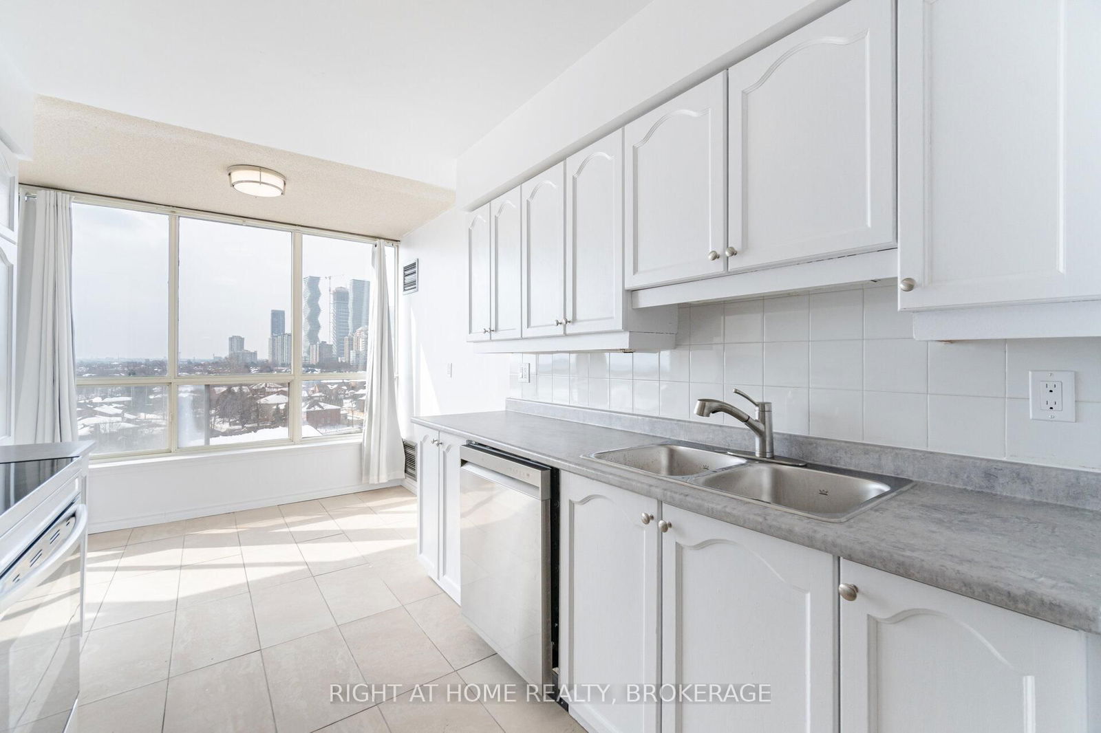 55 Elm Dr Elm Dr W, unit 1112 for sale