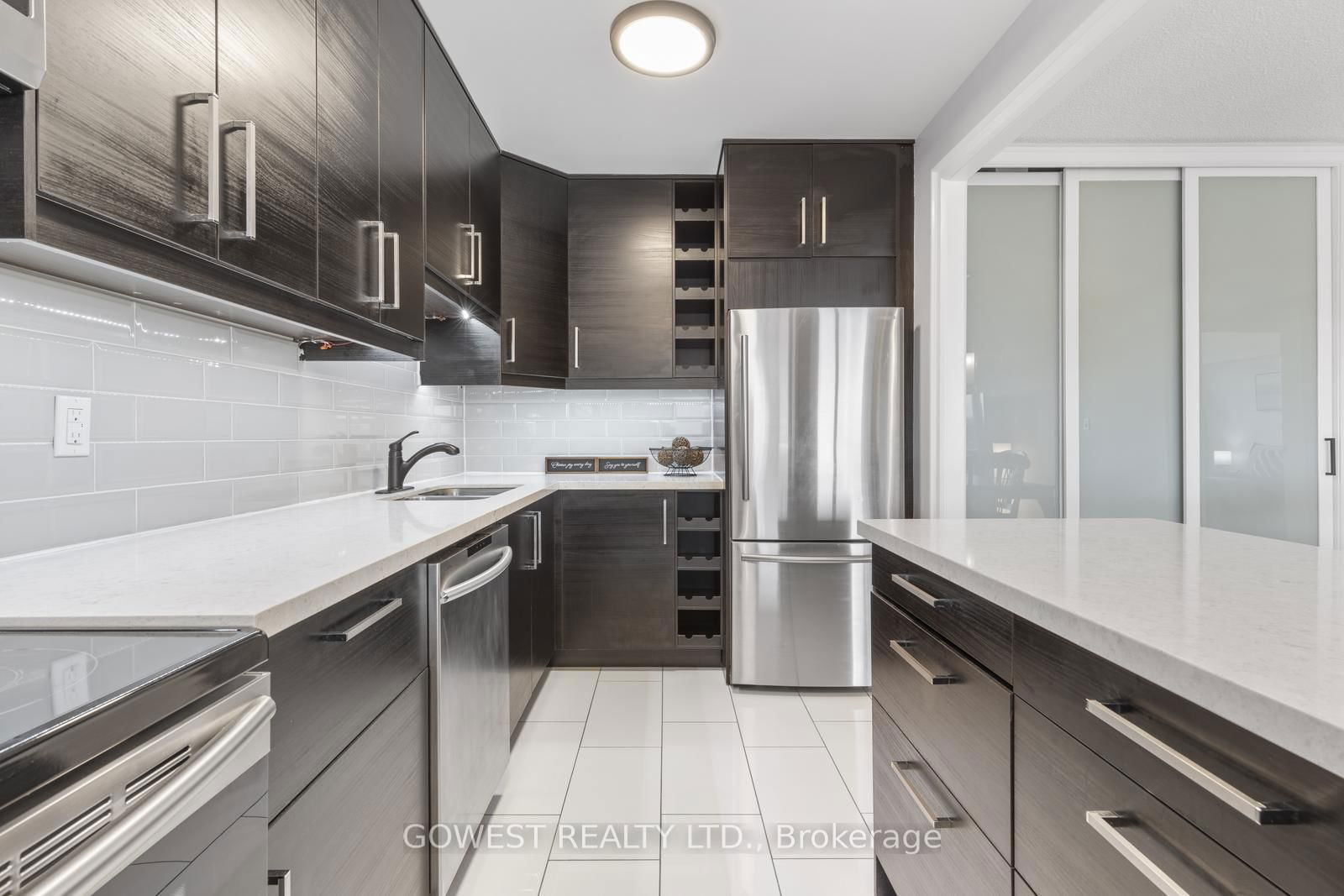 240 Scarlett Rd, unit 1806 for sale