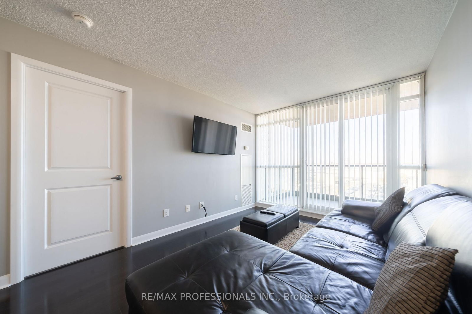 225 Sherway Gdns, unit 803 for rent