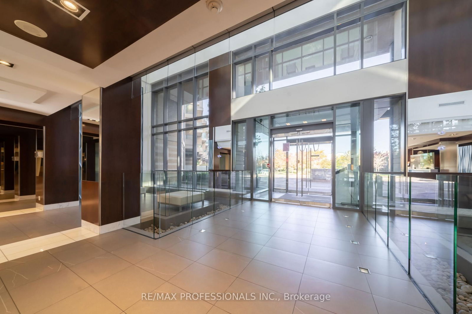 225 Sherway Gdns, unit 803 for rent