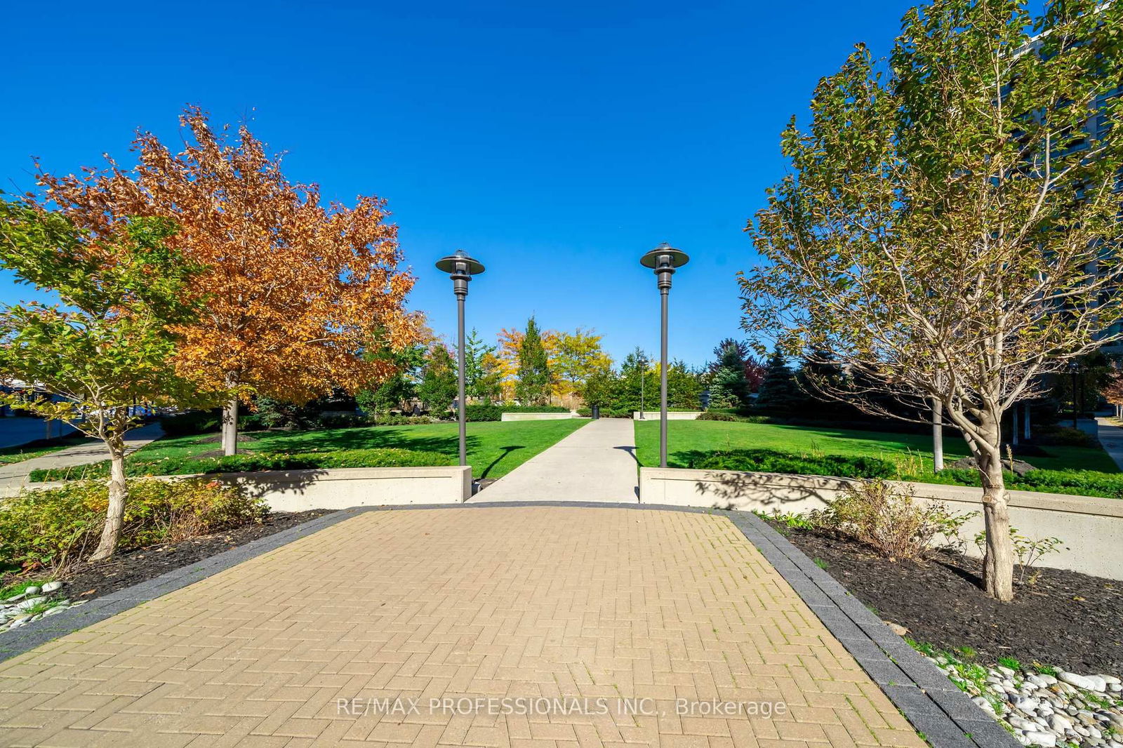 225 Sherway Gdns, unit 803 for rent