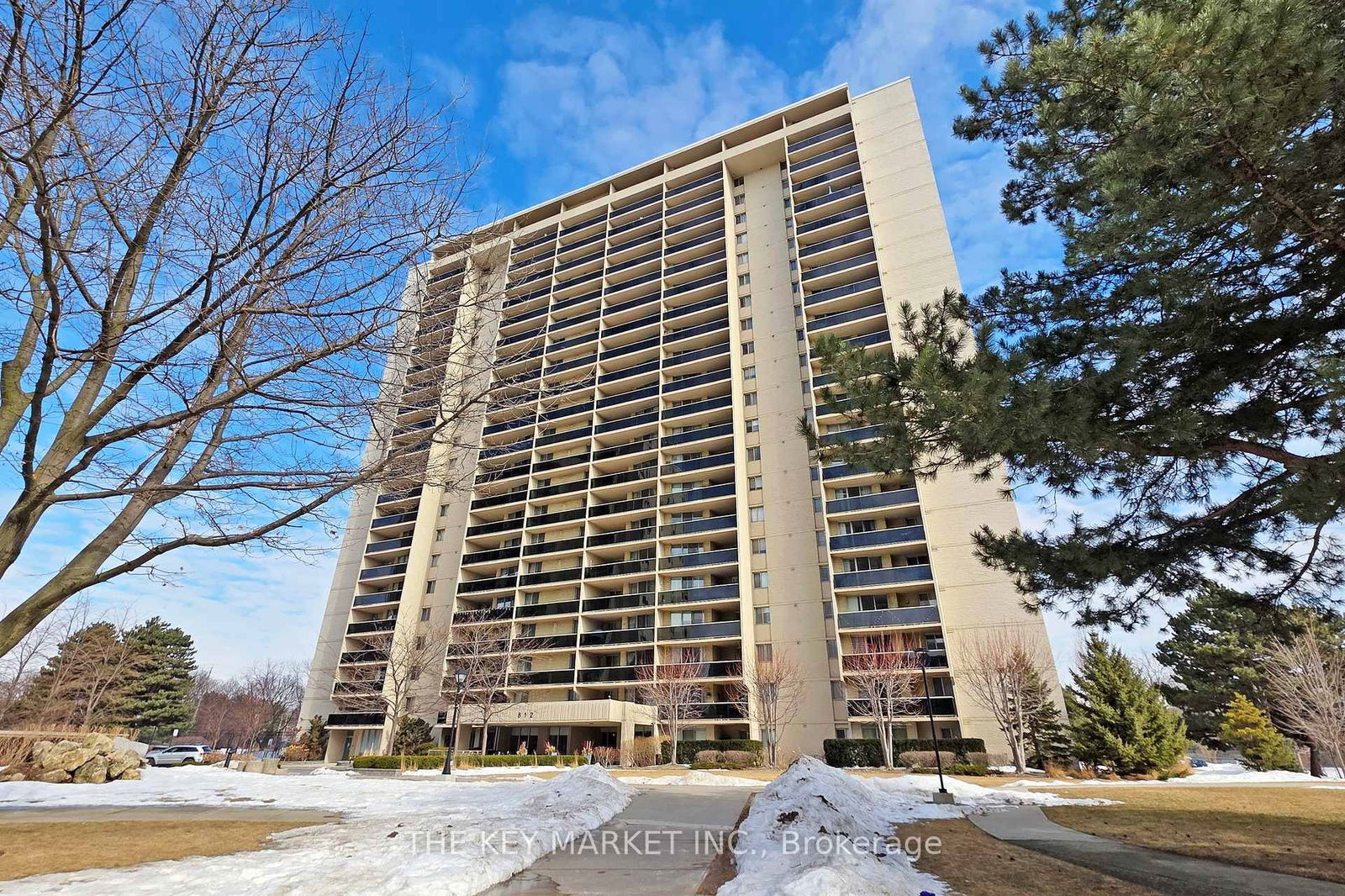 812 Burnhamthorpe Rd, unit 706 for sale