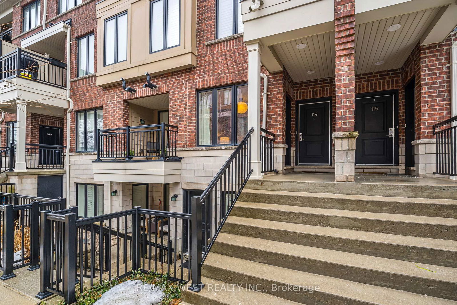 40 Carnation Ave, unit 113 for sale